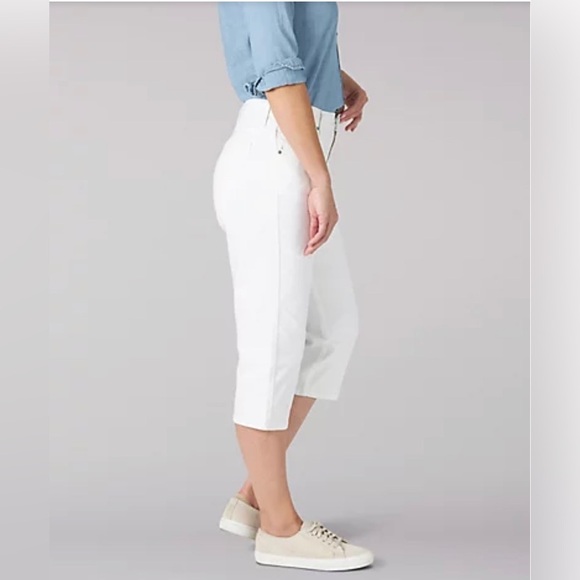 Lee Relaxed Fit Capri Jeans - NWT - Picture 3 of 6